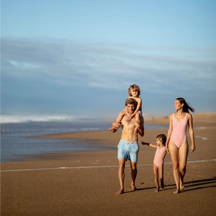 famille qui se balade