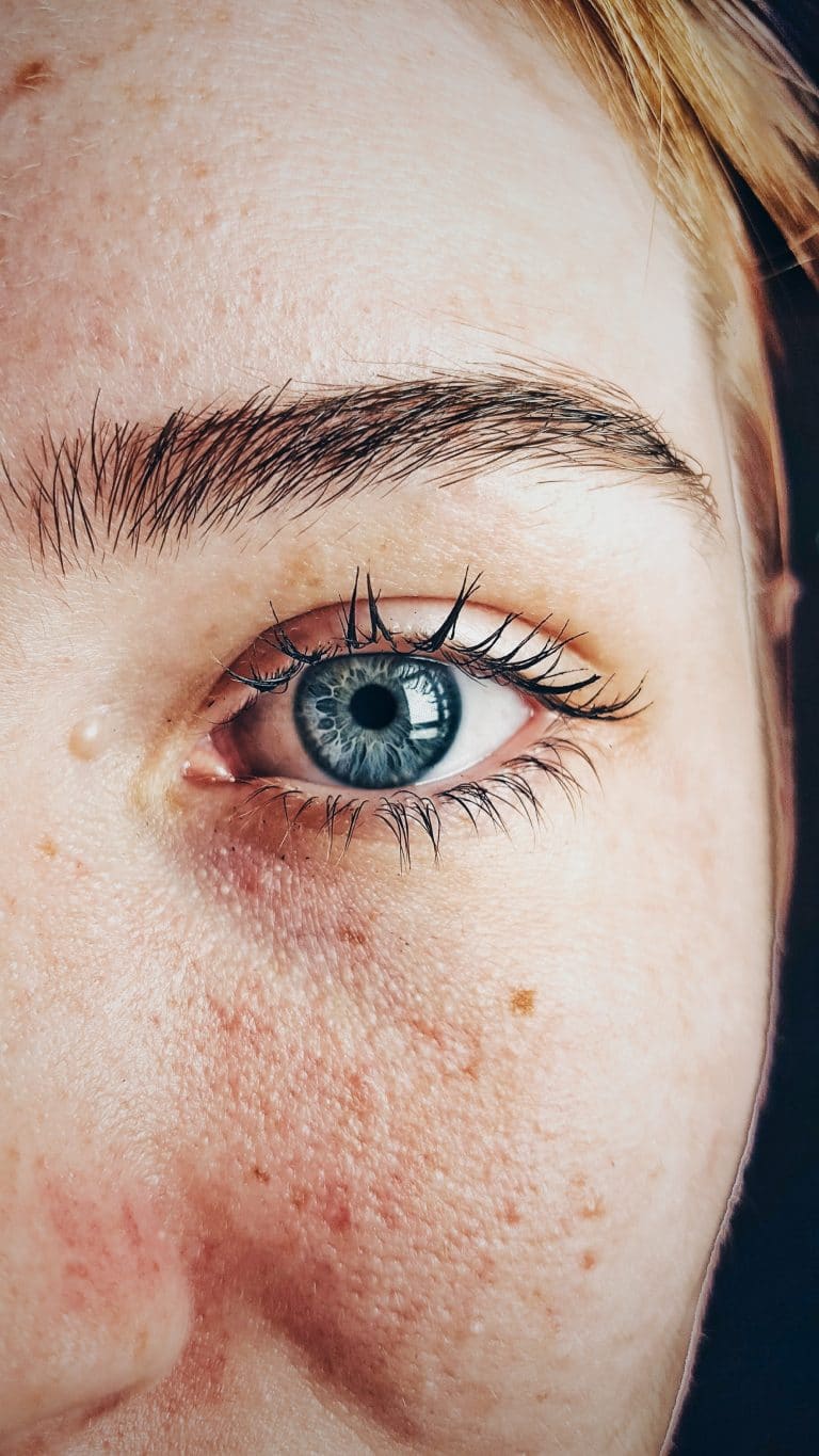 oeil et visage d'une femme