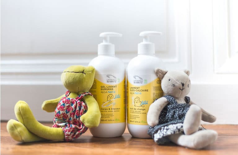 produits alga natis entourés de peluches