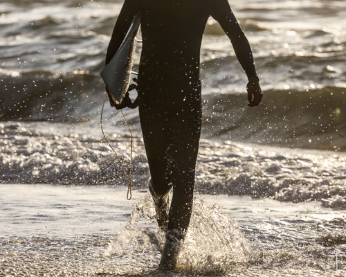 personne qui sort de l'eau