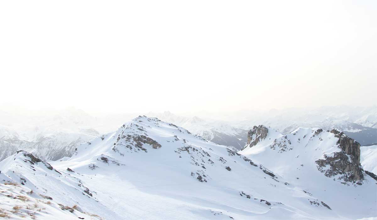 vue sur les montagnes enneigées